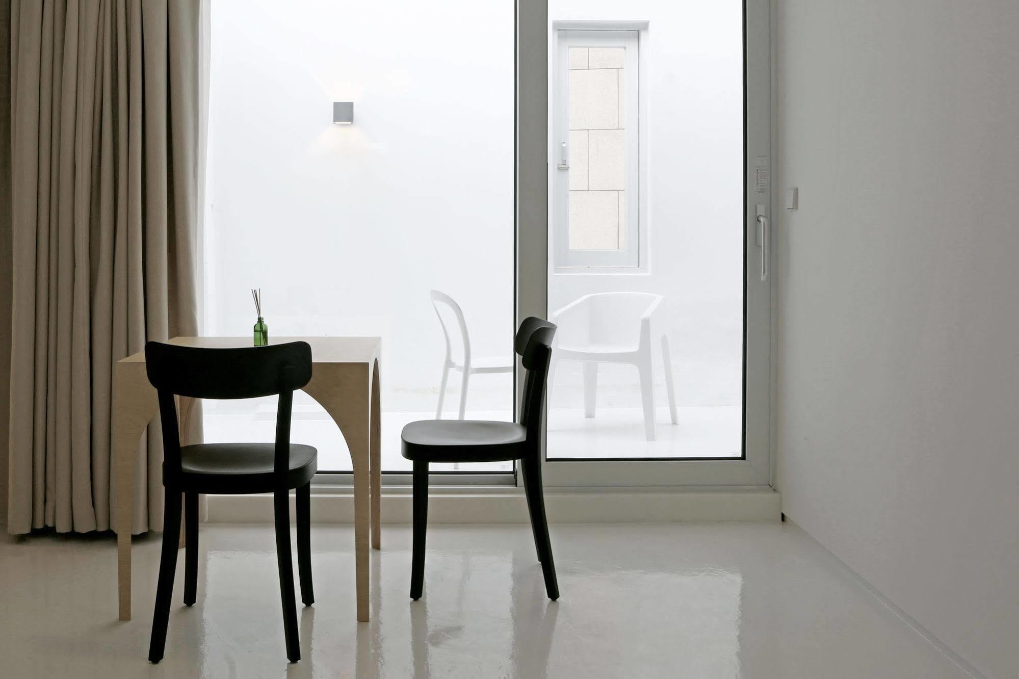 Small House Big Door Сеул Экстерьер фото