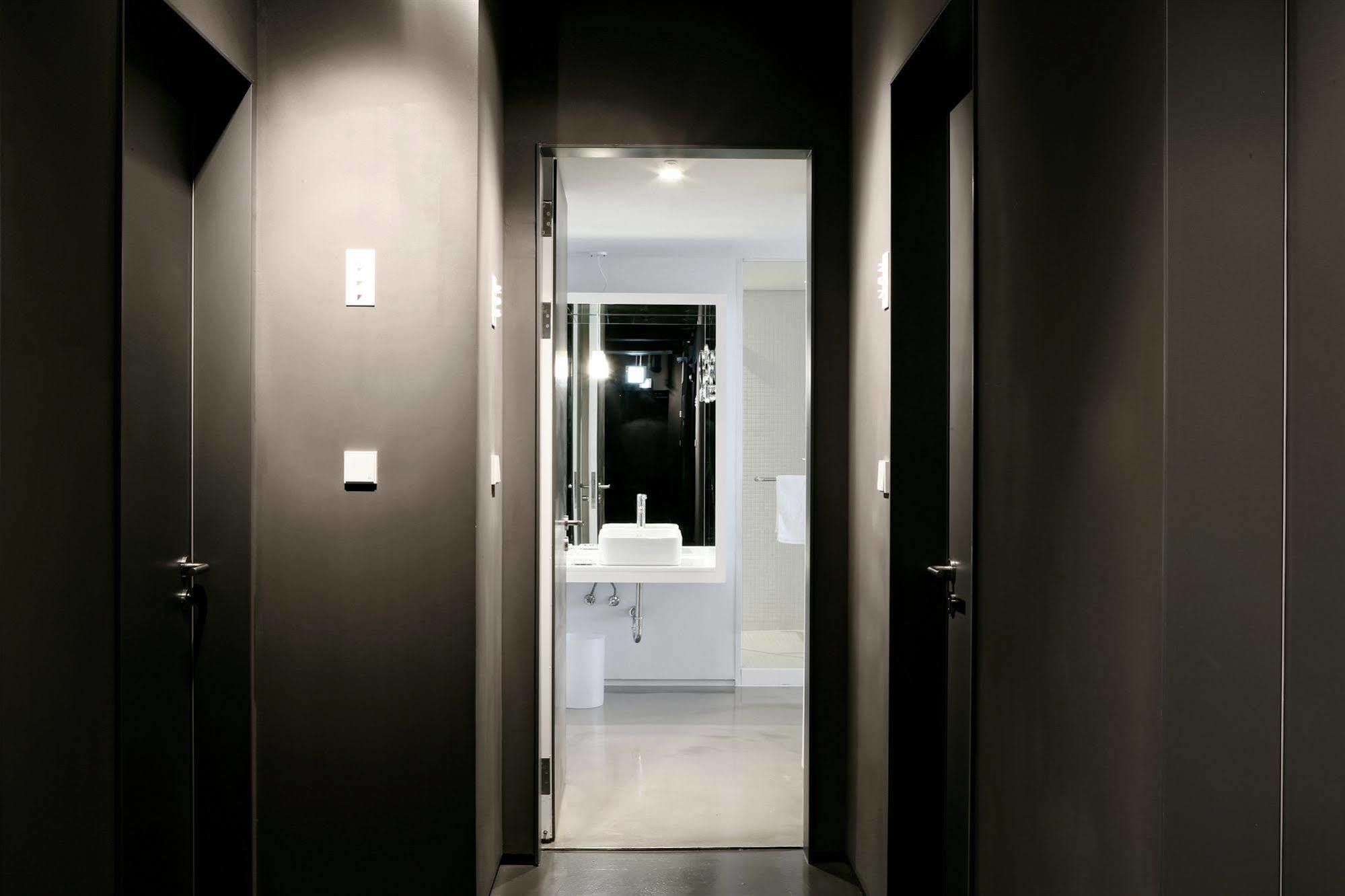 Small House Big Door Сеул Экстерьер фото