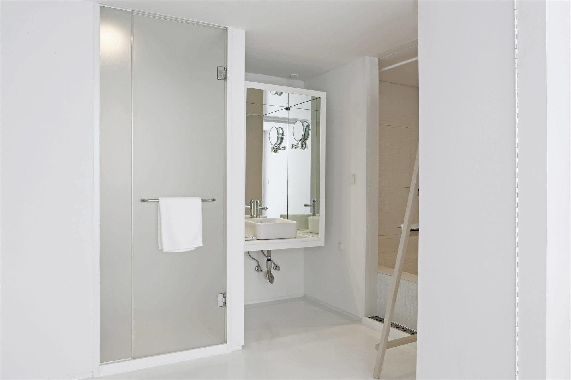 Small House Big Door Сеул Экстерьер фото